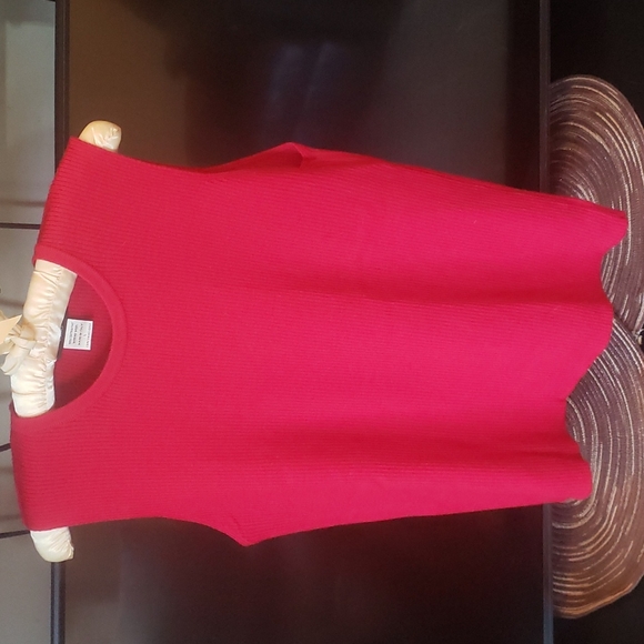 Red Henri Bendel Classics, shell or wear as a sleeveless top. 100% Merino Wool - Picture 4 of 6